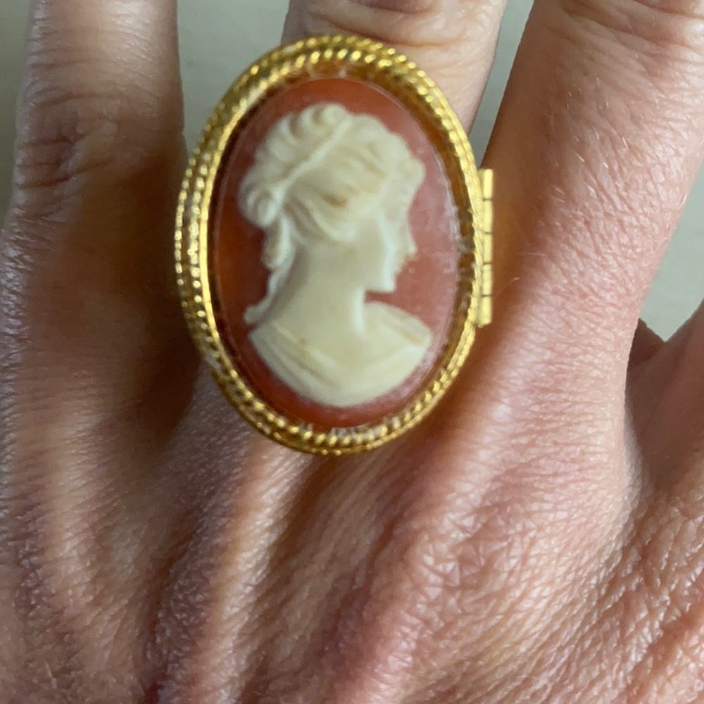 Avon Cameo Perfume Glacé Ring